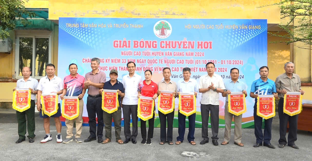   Huyện Văn Giang tổ chức giải bóng chuyền hơi Người cao tuổi năm 2024